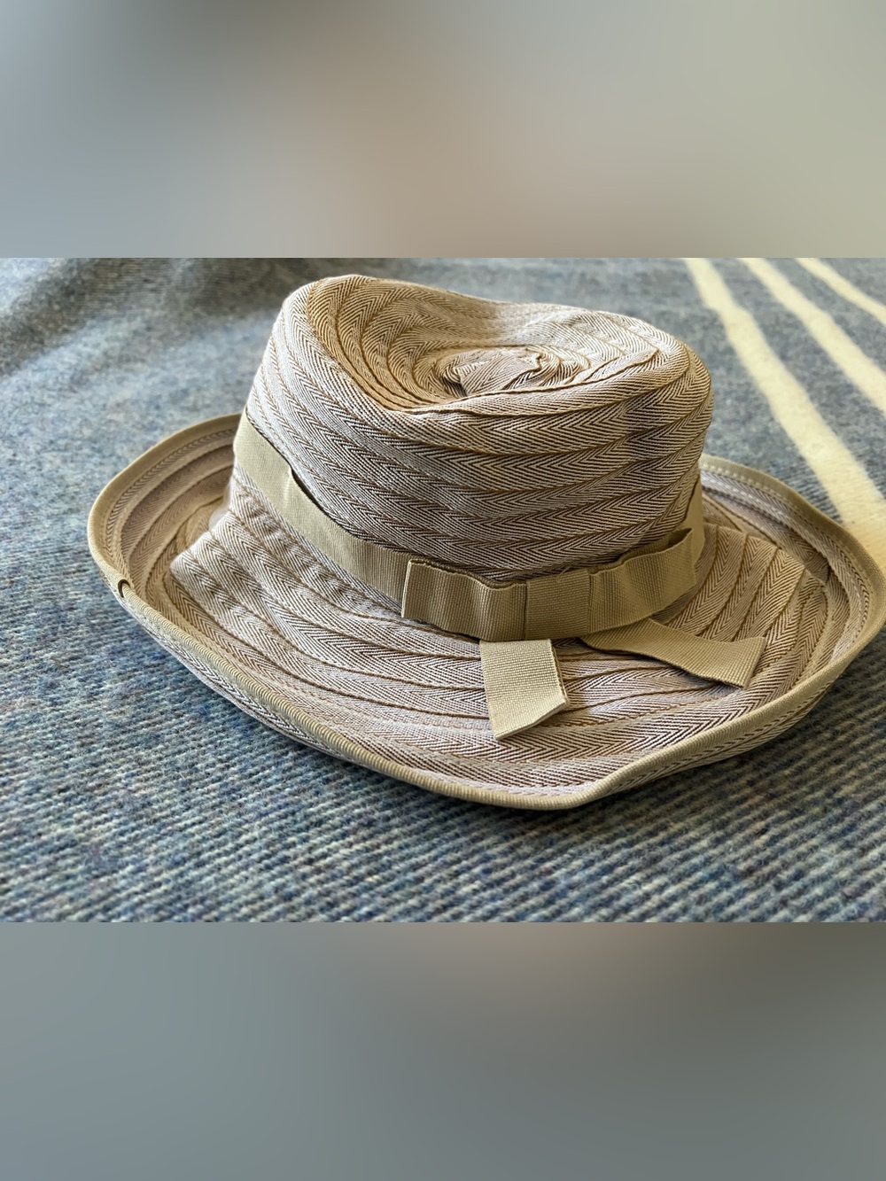 Bedacht womens hat, packable, wire brim vguc